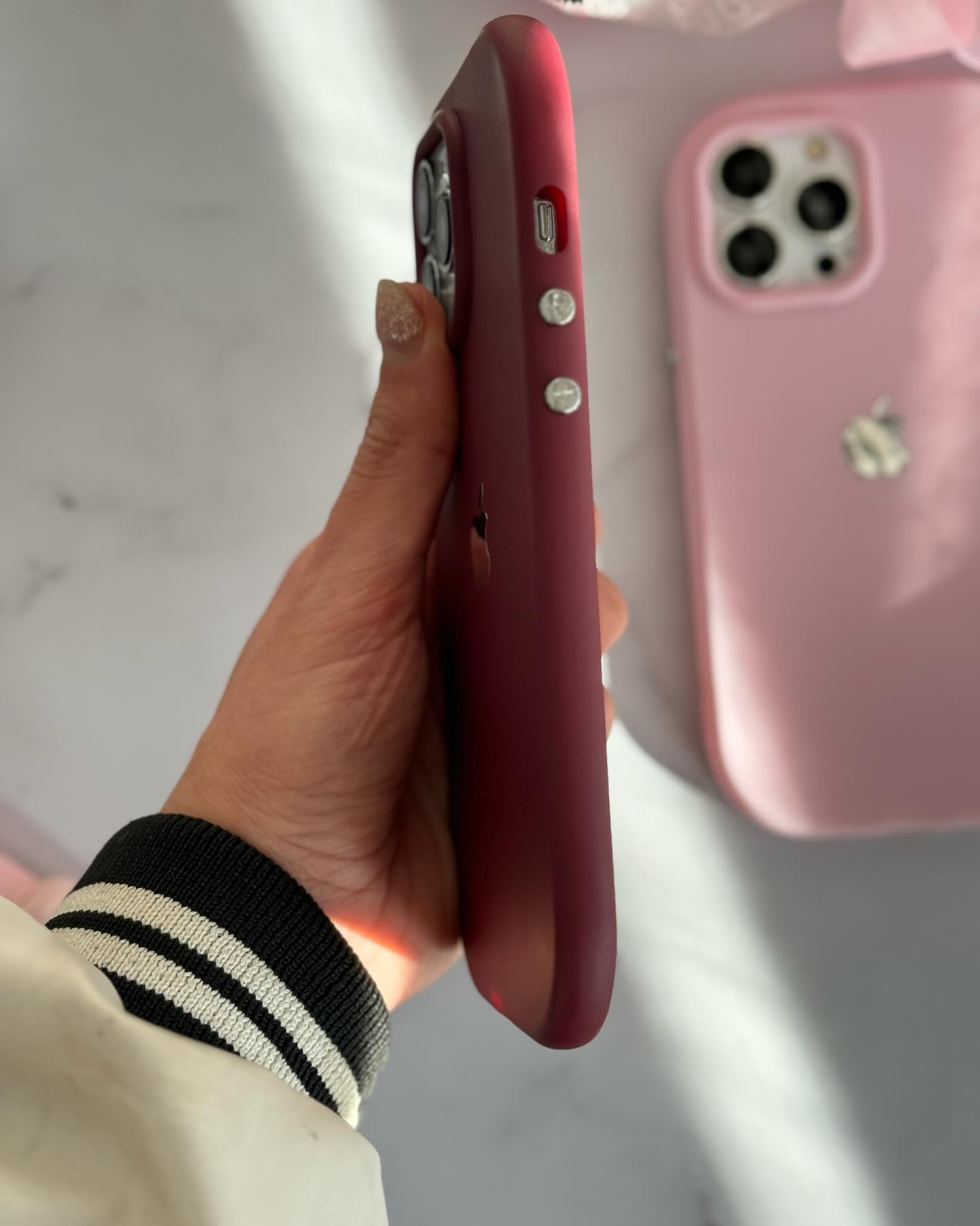 Round Luxury Apple Logo Silicone Case- Wine π·