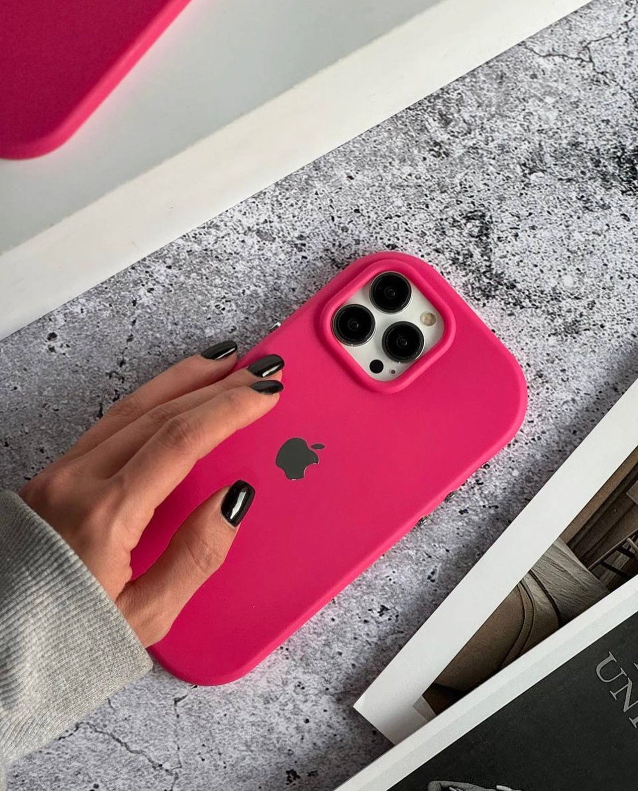 Round Luxury Apple Logo Silicone Case! 💗