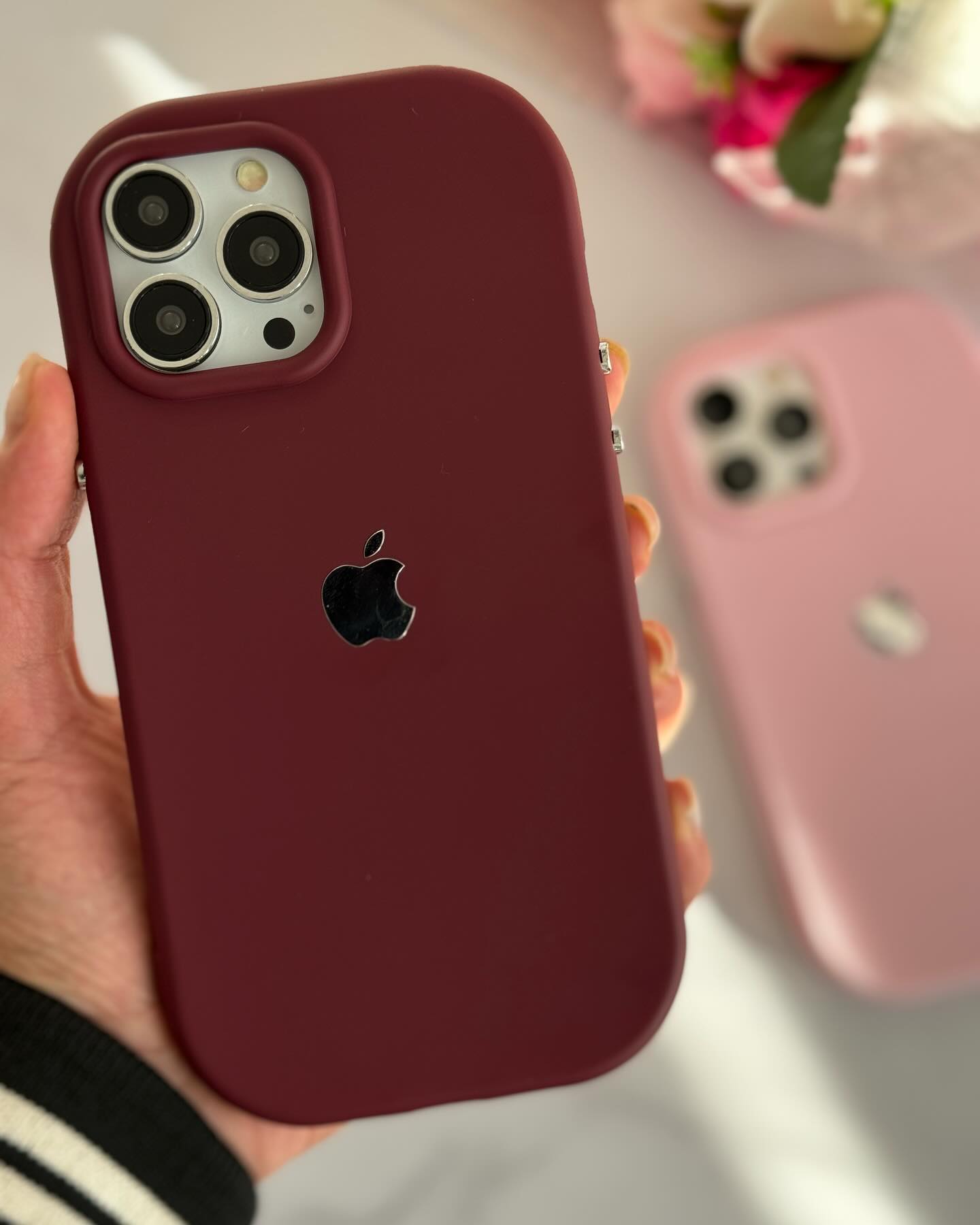 Round Luxury Apple Logo Silicone Case- Wine 🍷