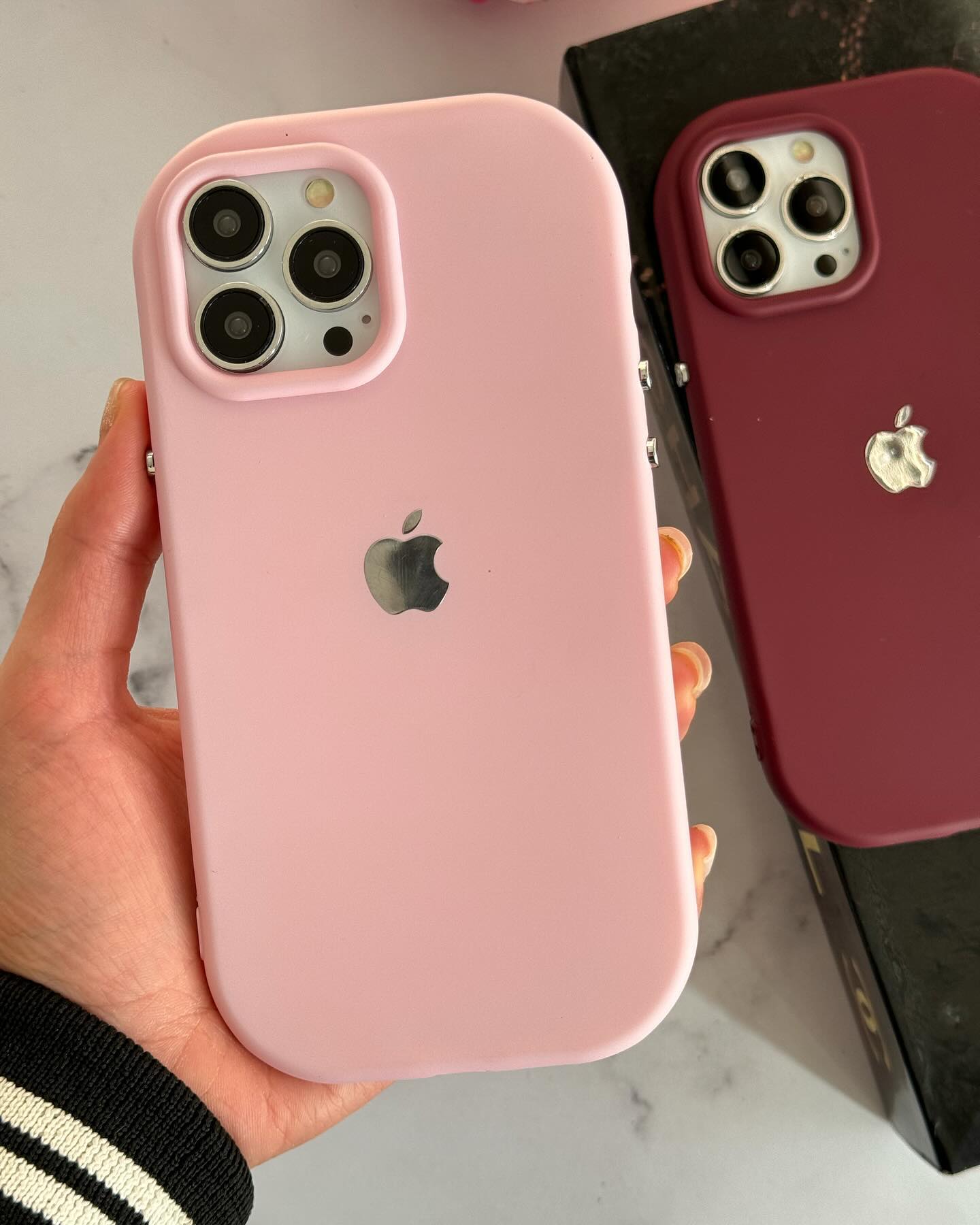 Round Luxury Apple Logo Silicone Case! 💗