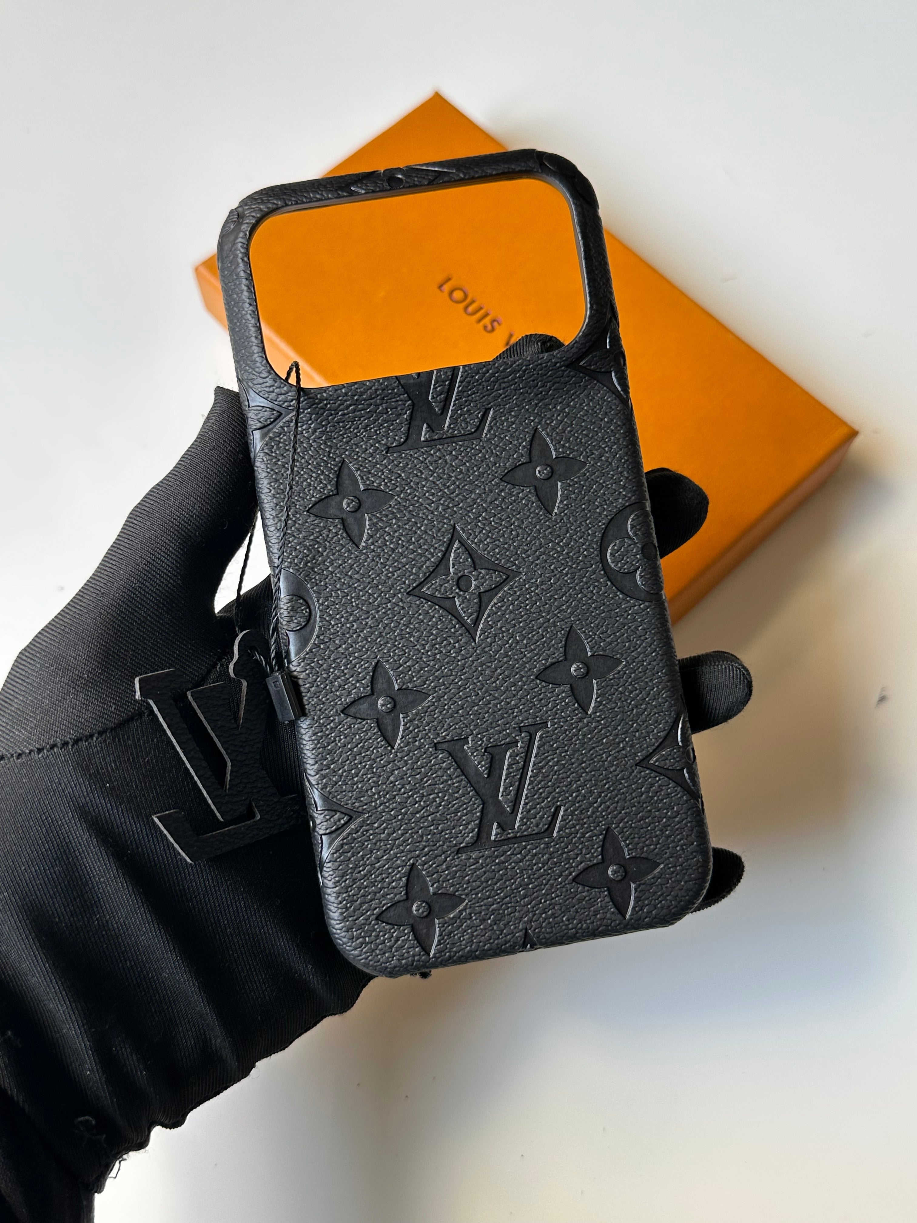 Branded LV Case ®️