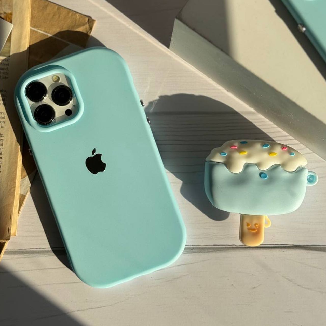 Round Luxury Apple Logo Silicone Case! 💗