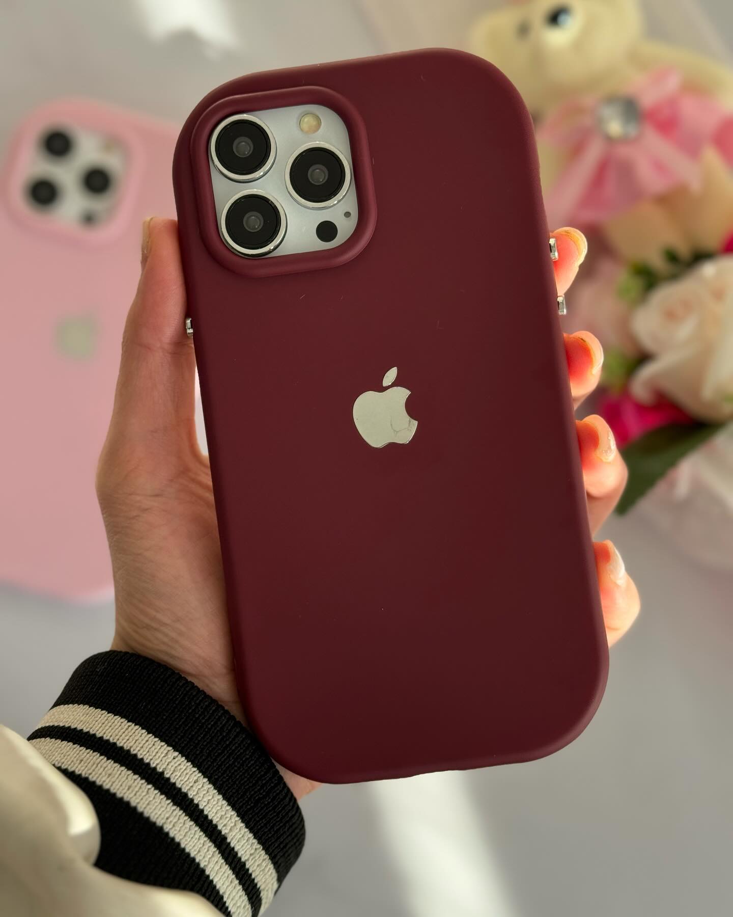 Round Luxury Apple Logo Silicone Case- Wine 🍷